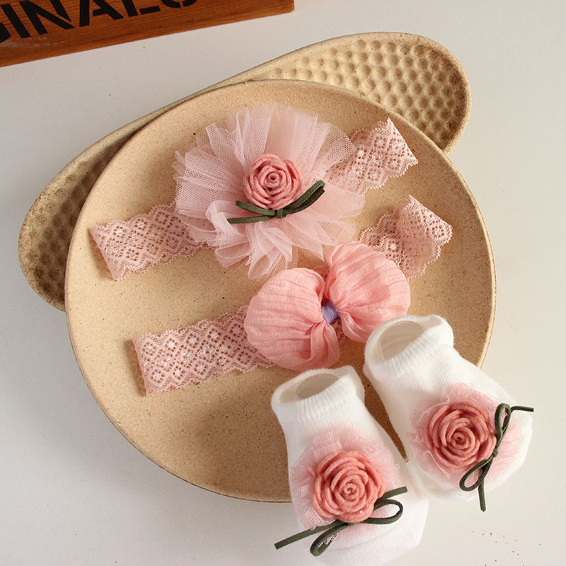 مجموعة من عصابة رأس وجوارب للف - مراجعة Baby Clothing Gift Set وسعره